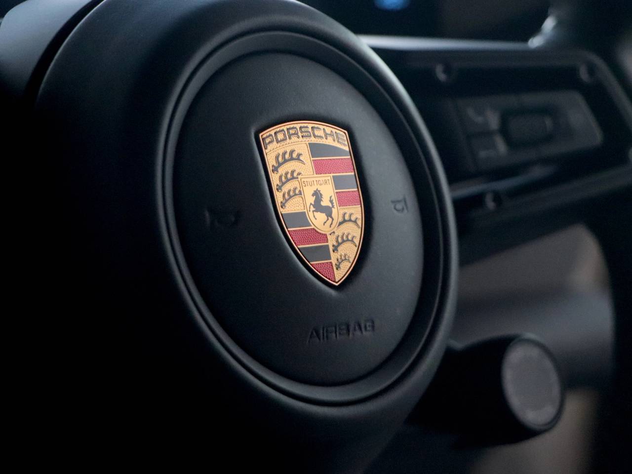 Taycan 4S (93KWH) (33) image 18