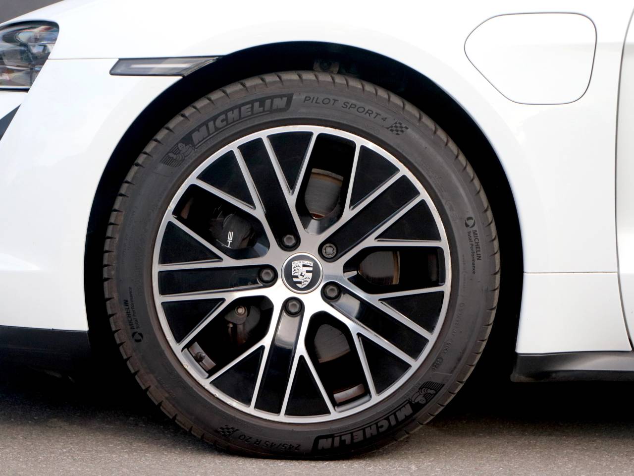 Taycan 4S (93KWH) (33) image 08