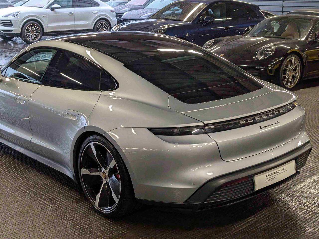 Taycan 4S (93KWH) (10) image 13