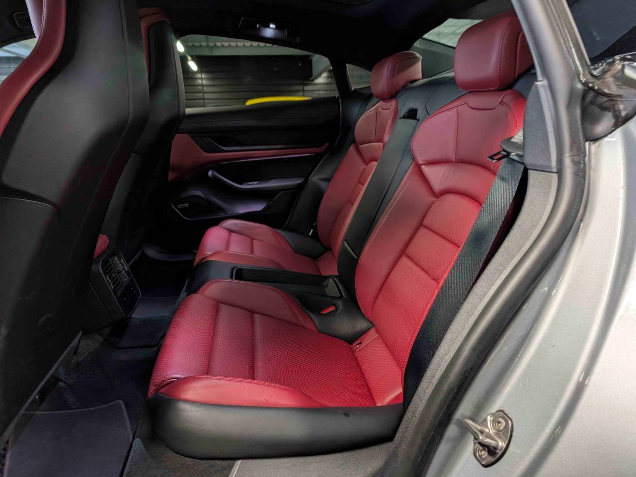 Taycan 4S (93KWH) (10) image 17