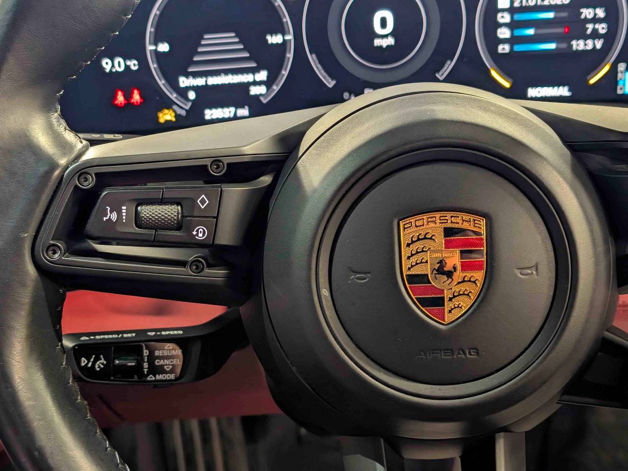 Taycan 4S (93KWH) (10) image 30