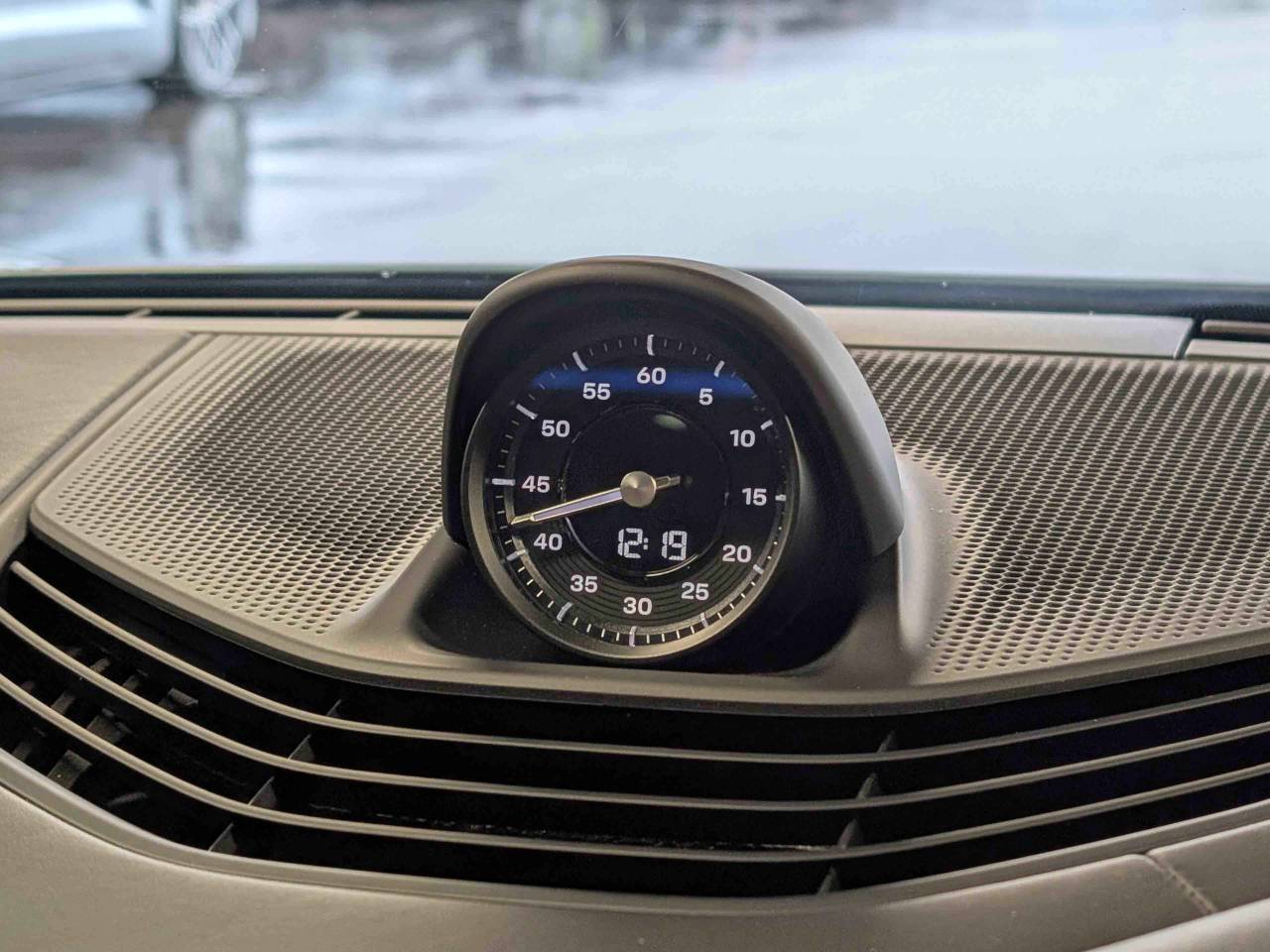 Taycan 4S (93KWH) (10) image 27