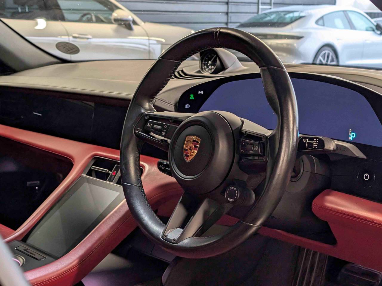 Taycan 4S (93KWH) (10) image 18