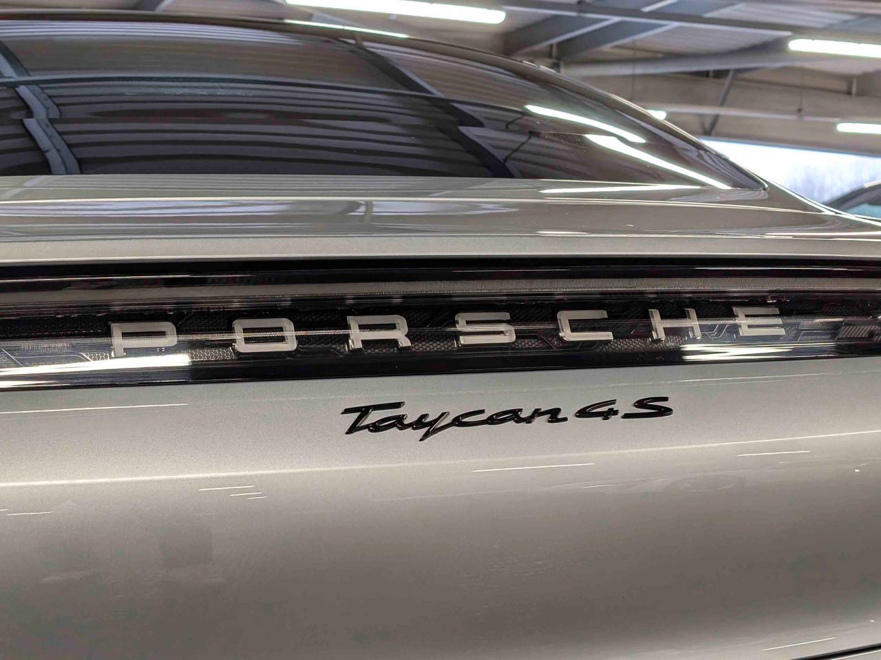 Taycan 4S (93KWH) (10) image 14