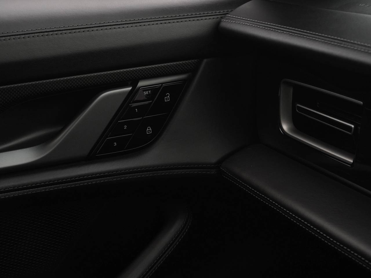Taycan TURBO S 93KWH (15) image 35