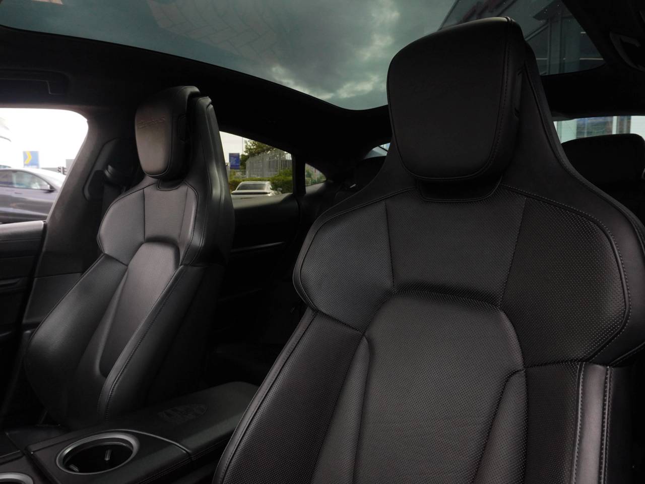 Taycan TURBO S 93KWH (15) image 19