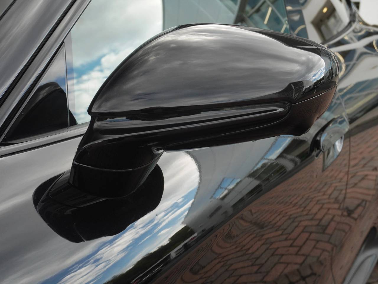 Taycan TURBO S 93KWH (15) image 14