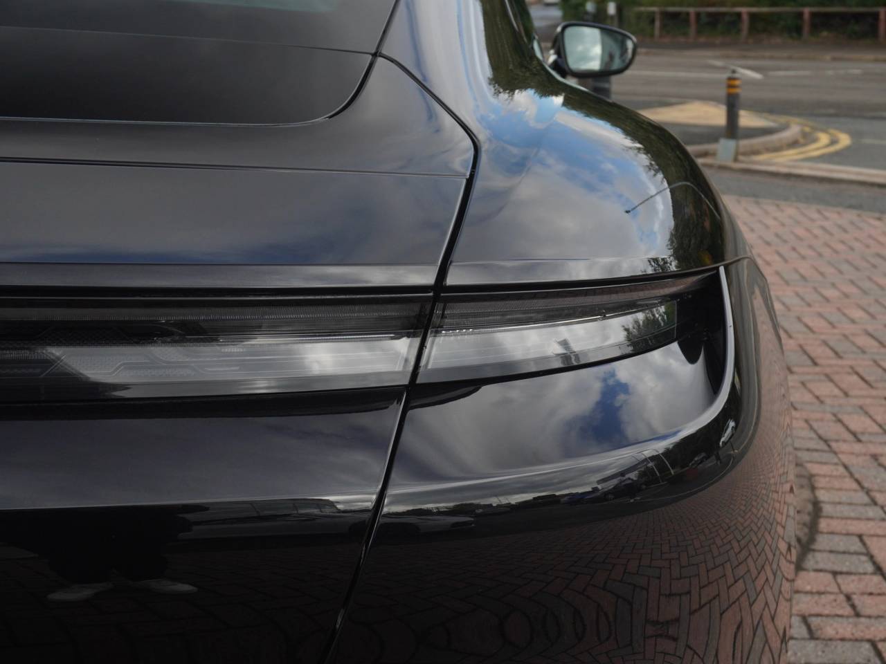 Taycan TURBO S 93KWH (15) image 09