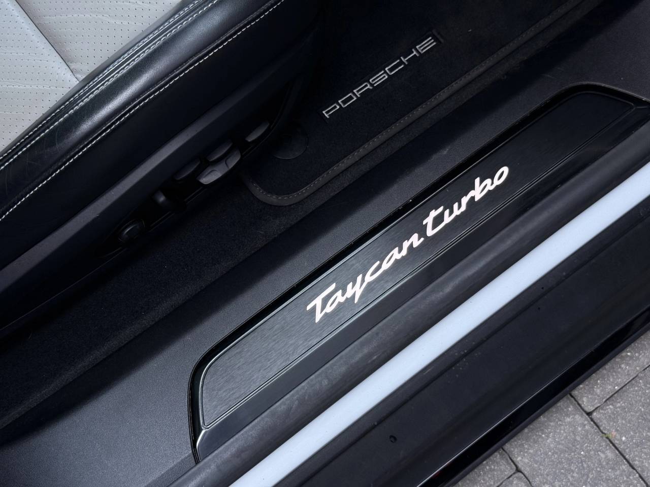 Taycan TURBO 93KWH (19) image 18