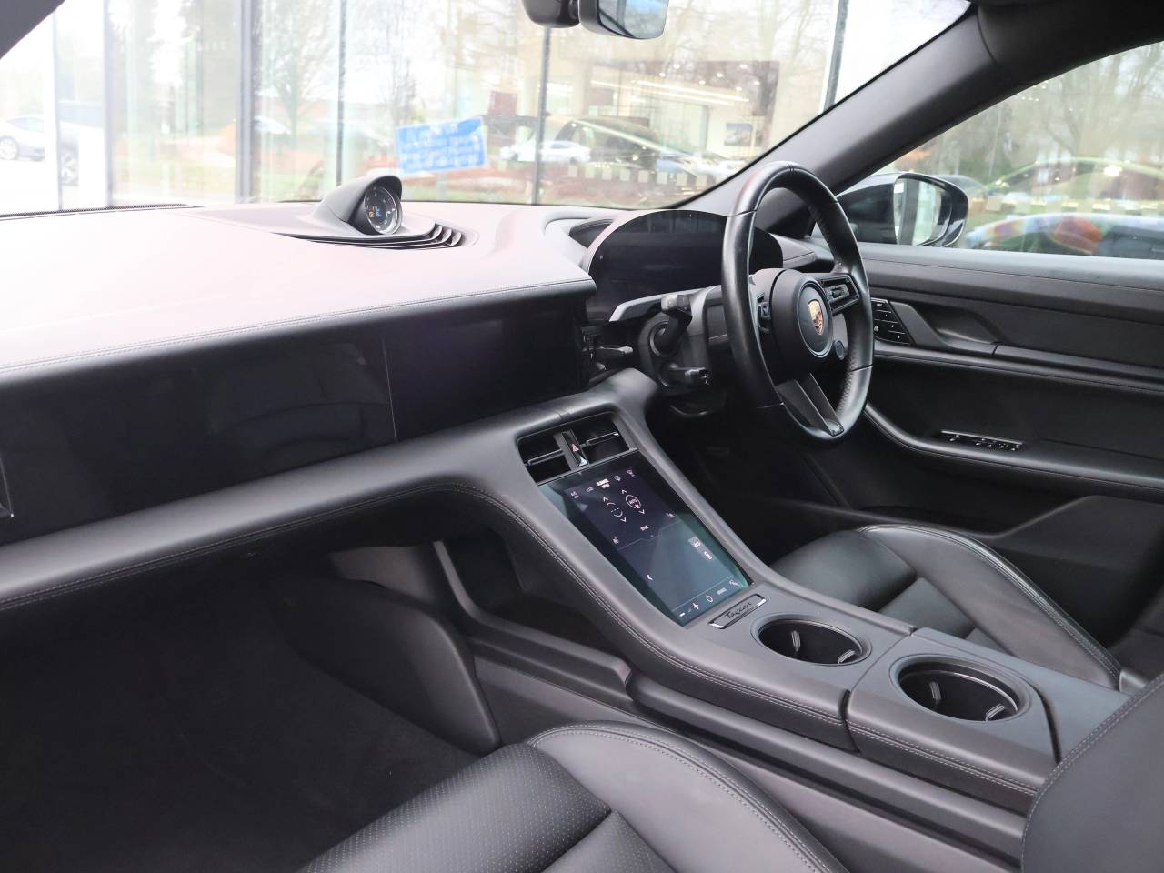 Taycan 4 CROSS TURISMO (6) image 04