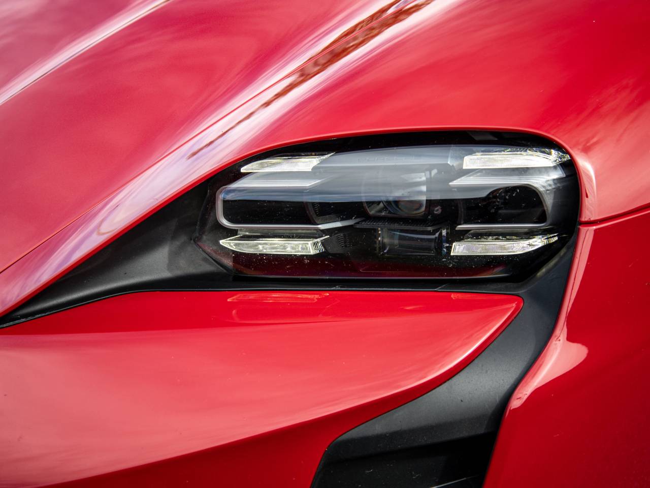 Taycan 4S (93KWH) (11) image 10