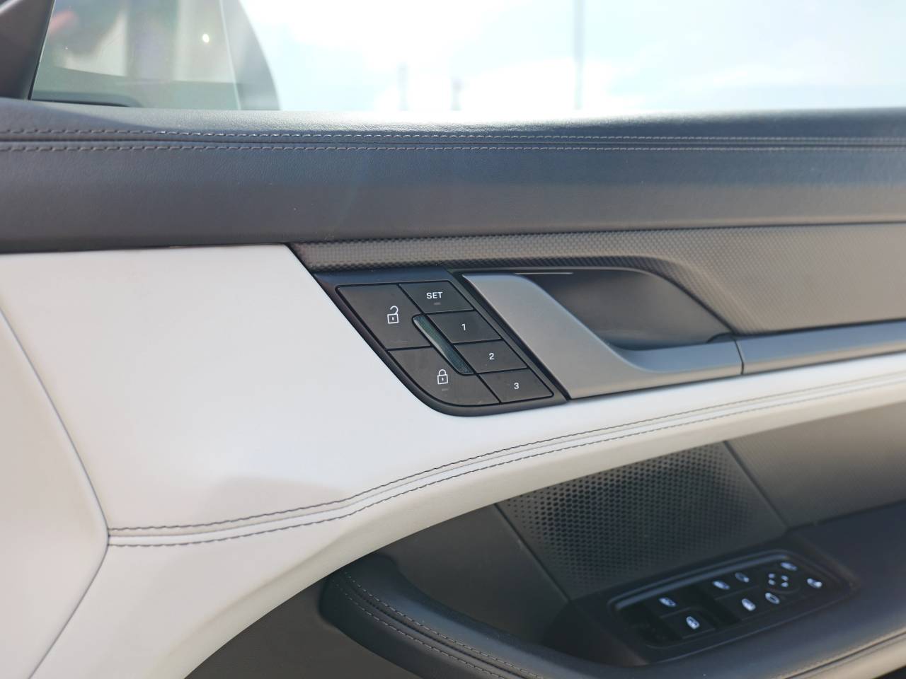 Taycan TURBO S 93KWH (19) image 37
