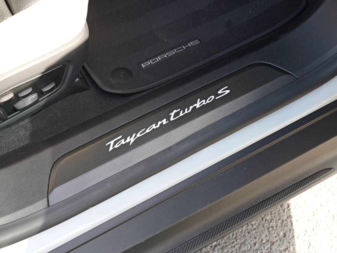 Taycan TURBO S 93KWH (19) image 33