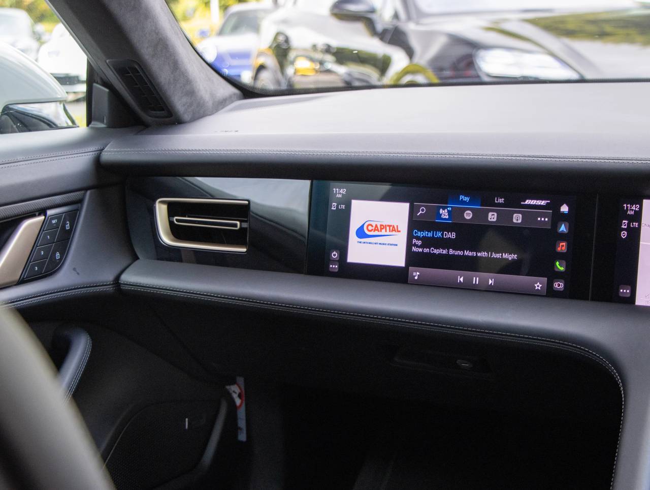 Taycan TURBO S 93KWH (17) image 29