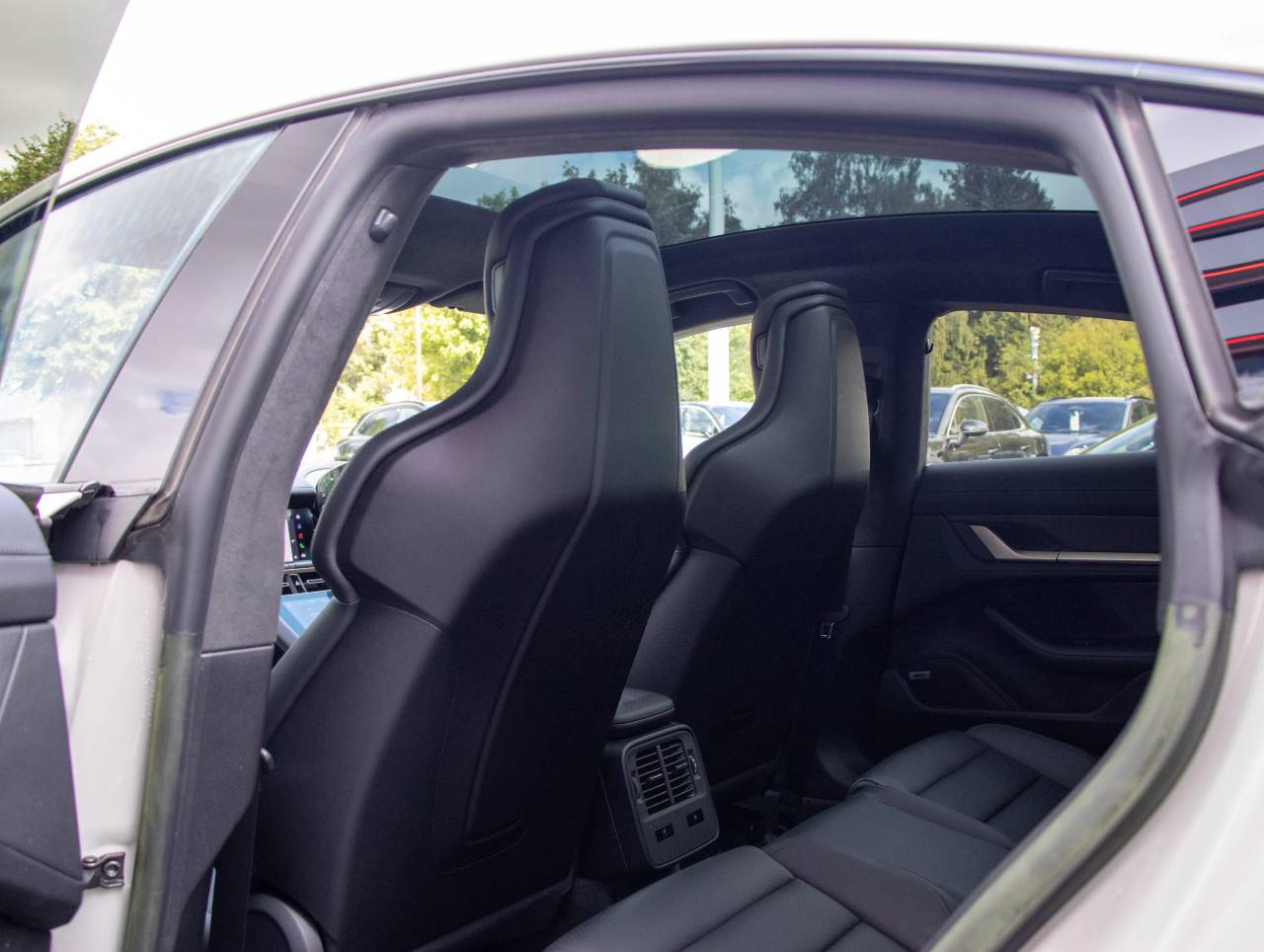 Taycan TURBO S 93KWH (17) image 31
