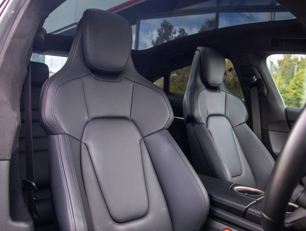 Taycan TURBO S 93KWH (17) image 05