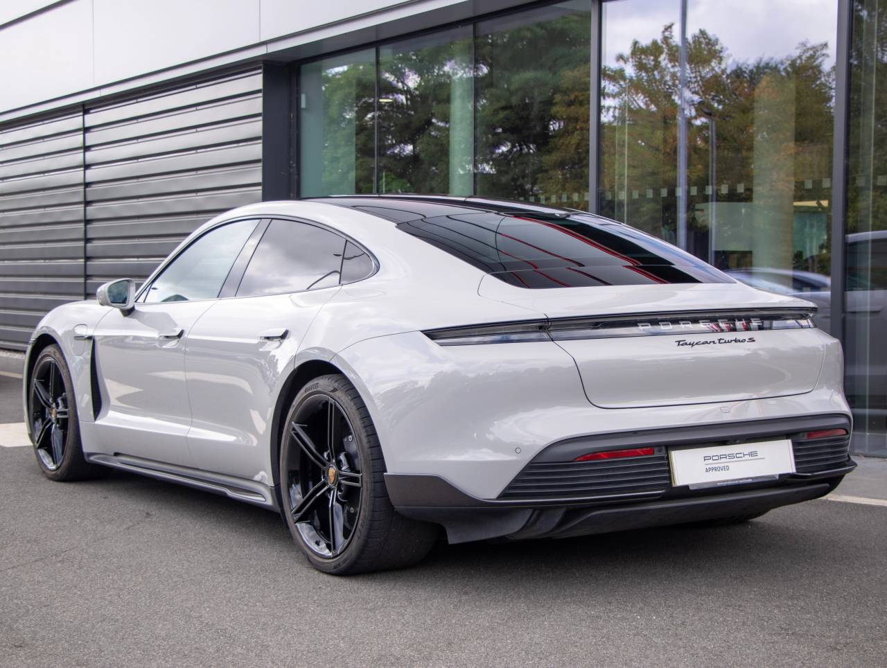 Taycan TURBO S 93KWH (17) image 14