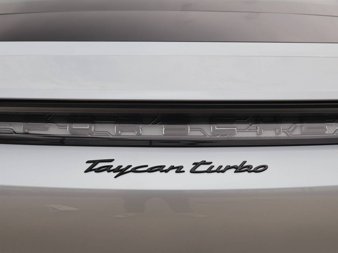 Taycan TURBO 93KWH (3) image 15