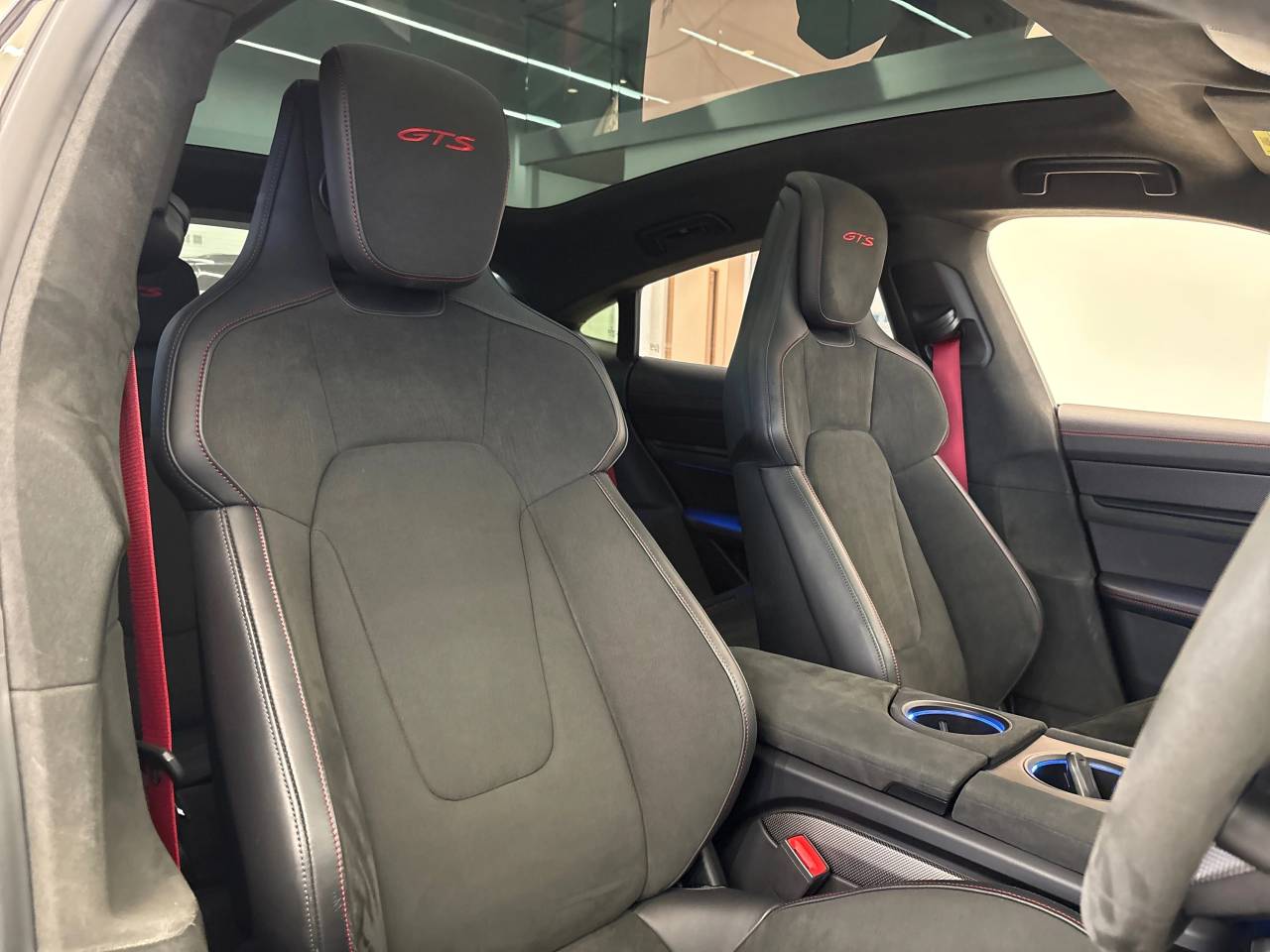 Taycan GTS (5) image 05