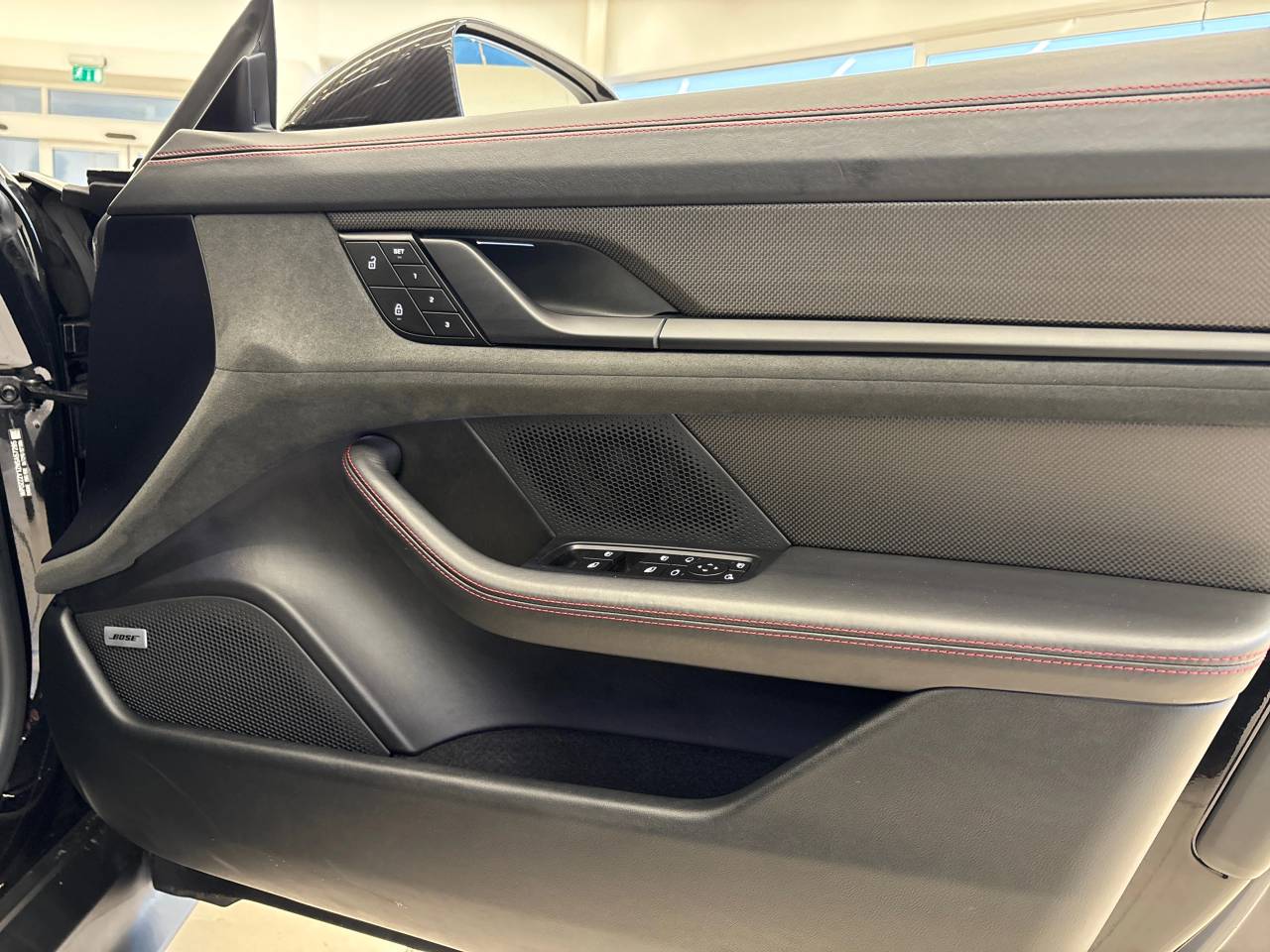 Taycan GTS (5) image 30