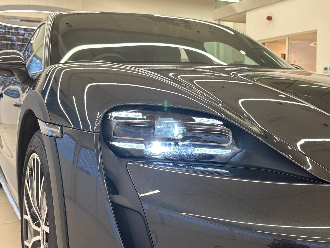 Taycan 4S CROSS TURISMO (9) image 11