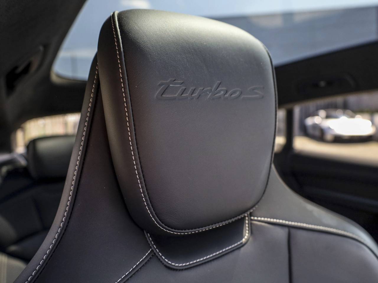 Taycan TURBO S CROSS TURISMO (2) image 24