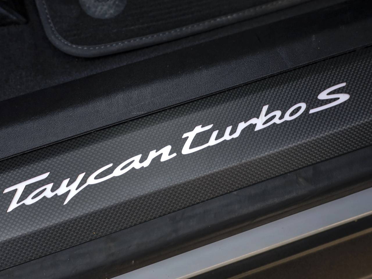 Taycan TURBO S CROSS TURISMO (2) image 32