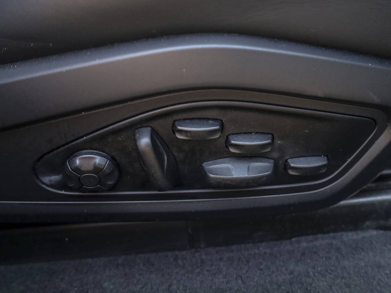 Taycan TURBO S CROSS TURISMO (2) image 30