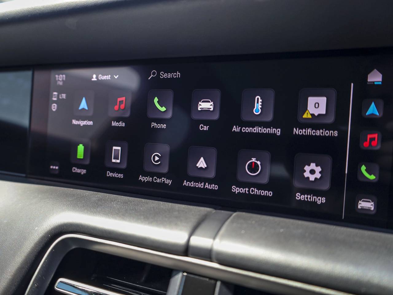 Taycan TURBO S CROSS TURISMO (2) image 15
