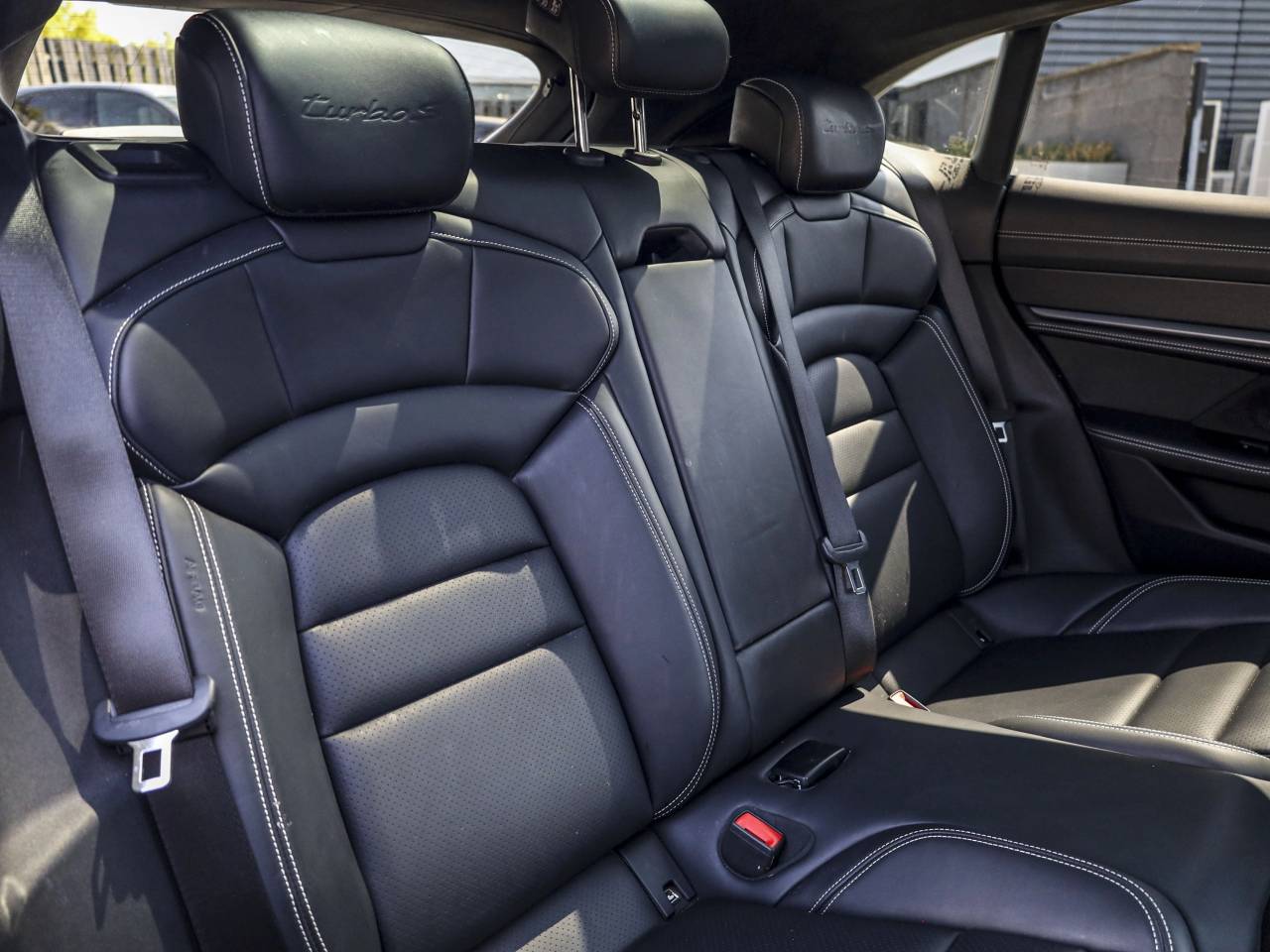 Taycan TURBO S CROSS TURISMO (2) image 28
