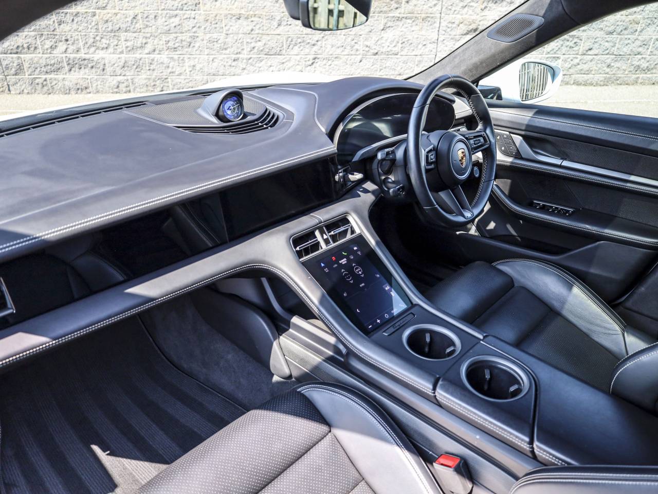 Taycan TURBO S CROSS TURISMO (2) image 13
