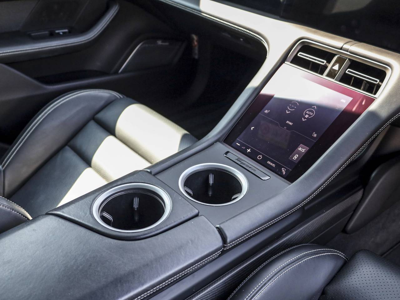 Taycan TURBO S CROSS TURISMO (2) image 19