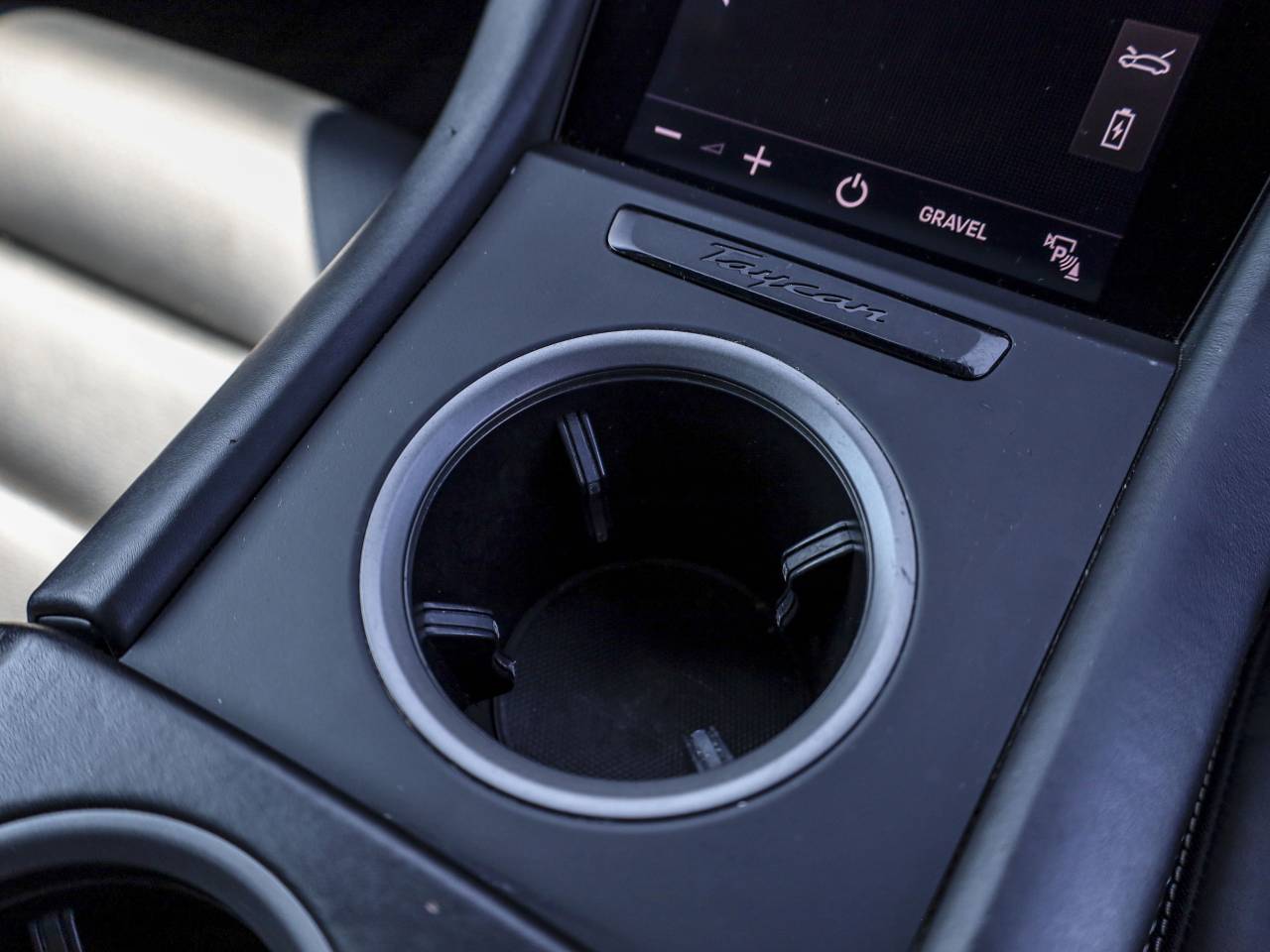Taycan TURBO S CROSS TURISMO (2) image 21