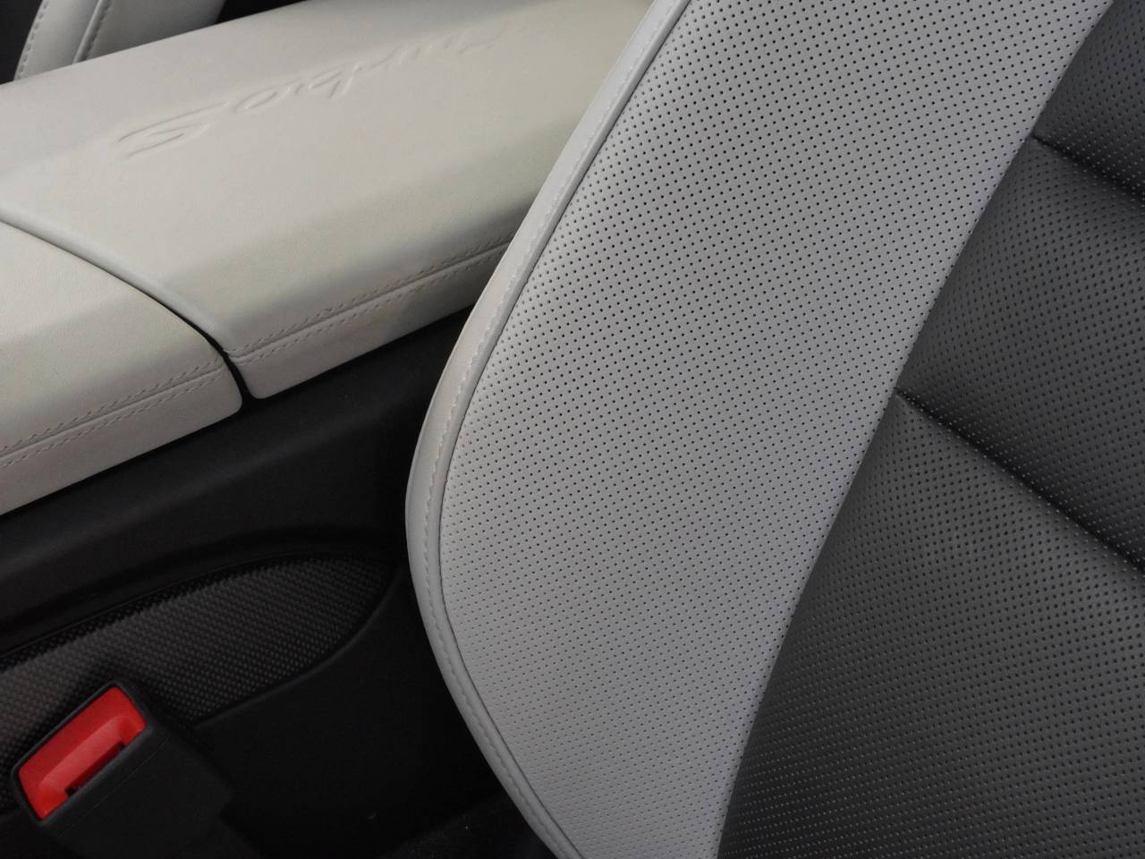 Taycan TURBO S CROSS TURISMO (3) image 22