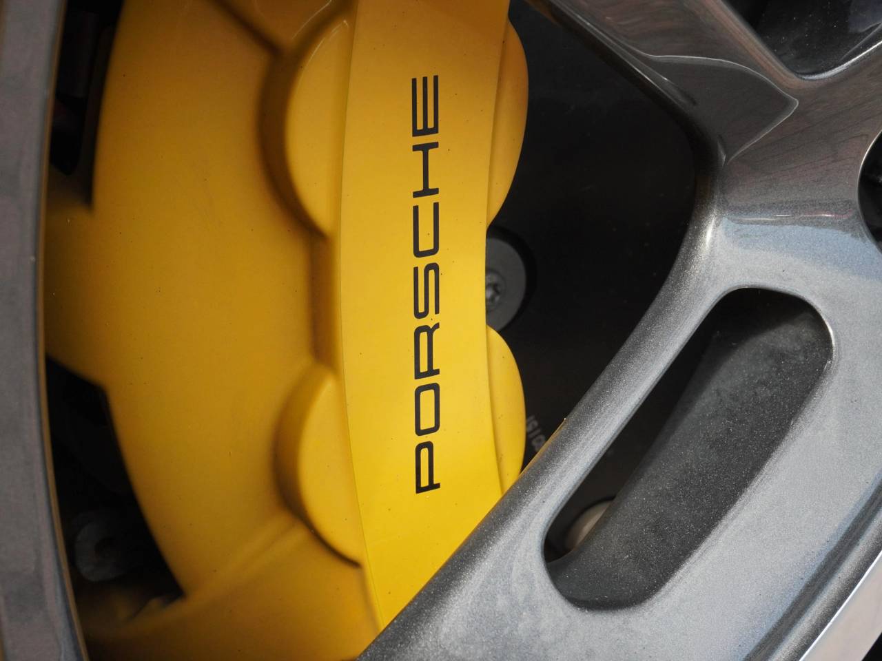 Taycan TURBO S CROSS TURISMO (3) image 18