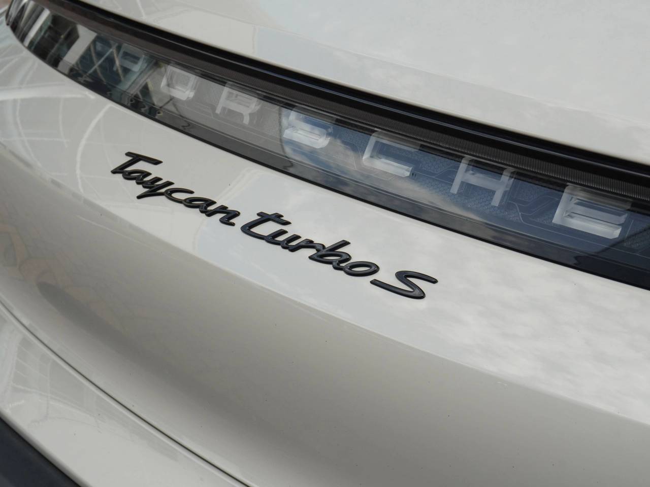 Taycan TURBO S CROSS TURISMO (3) image 16