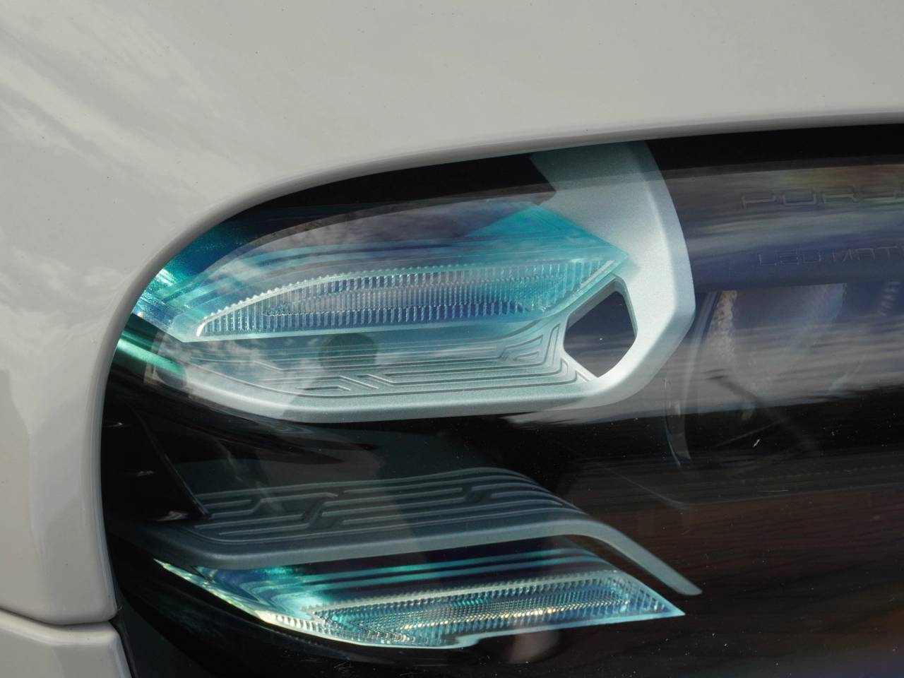 Taycan TURBO S CROSS TURISMO (3) image 12