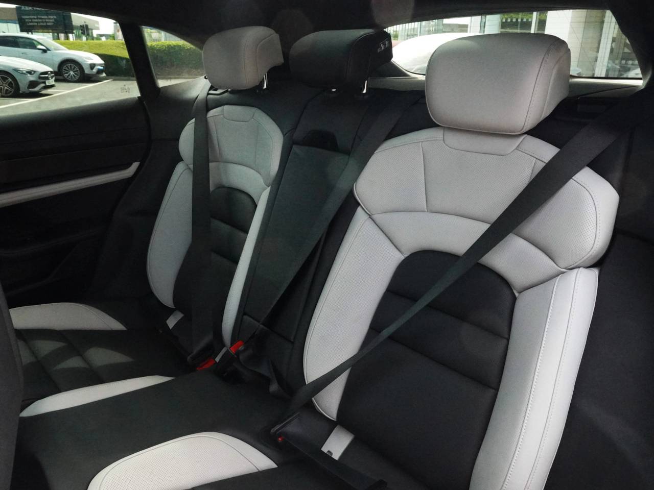 Taycan TURBO S CROSS TURISMO (3) image 05