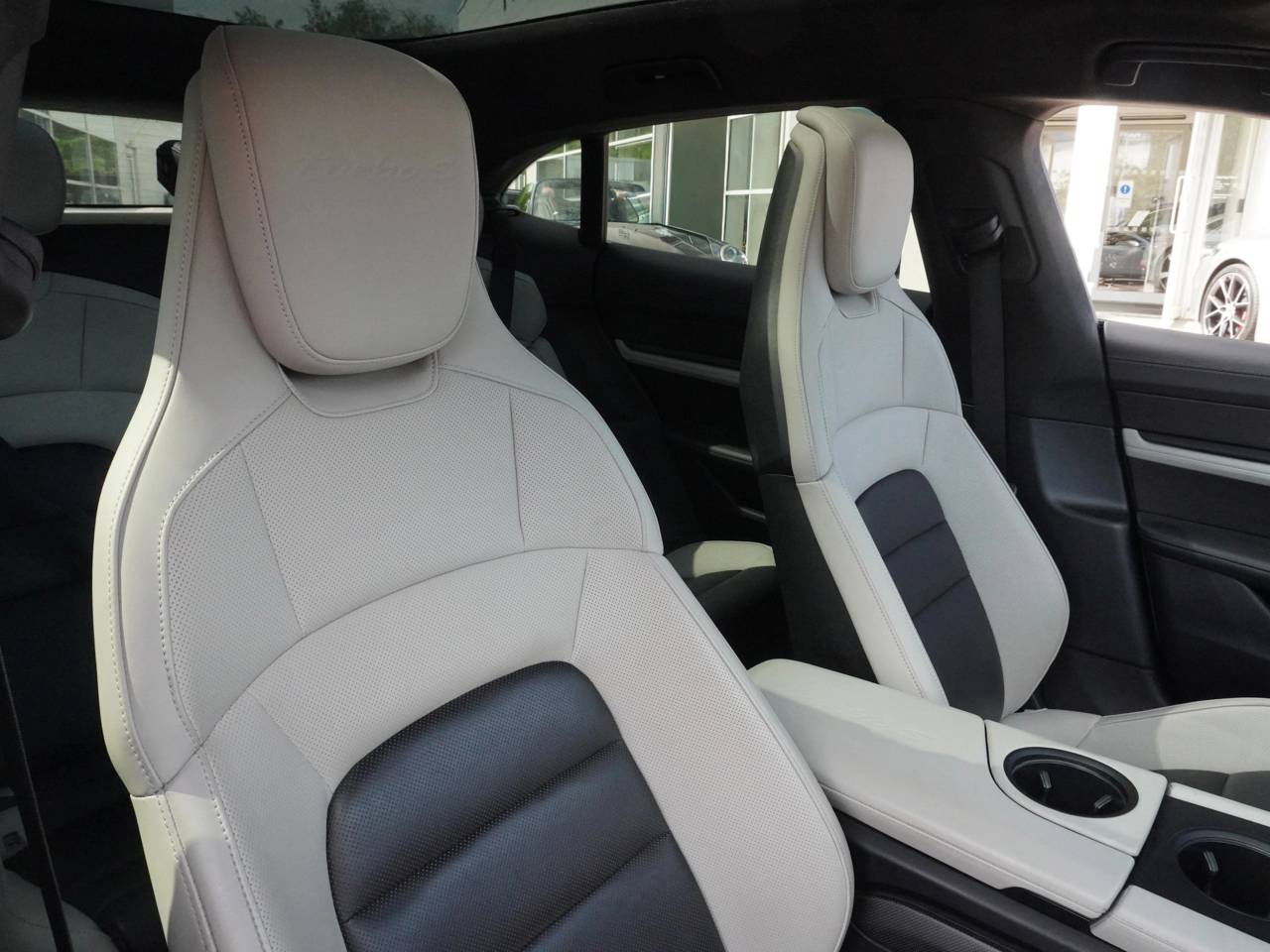 Taycan TURBO S CROSS TURISMO (3) image 54