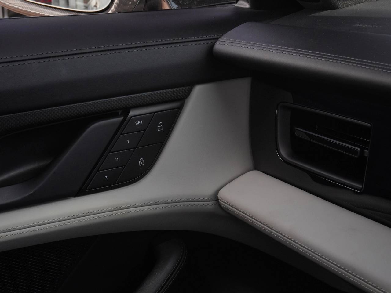 Taycan TURBO S CROSS TURISMO (3) image 57