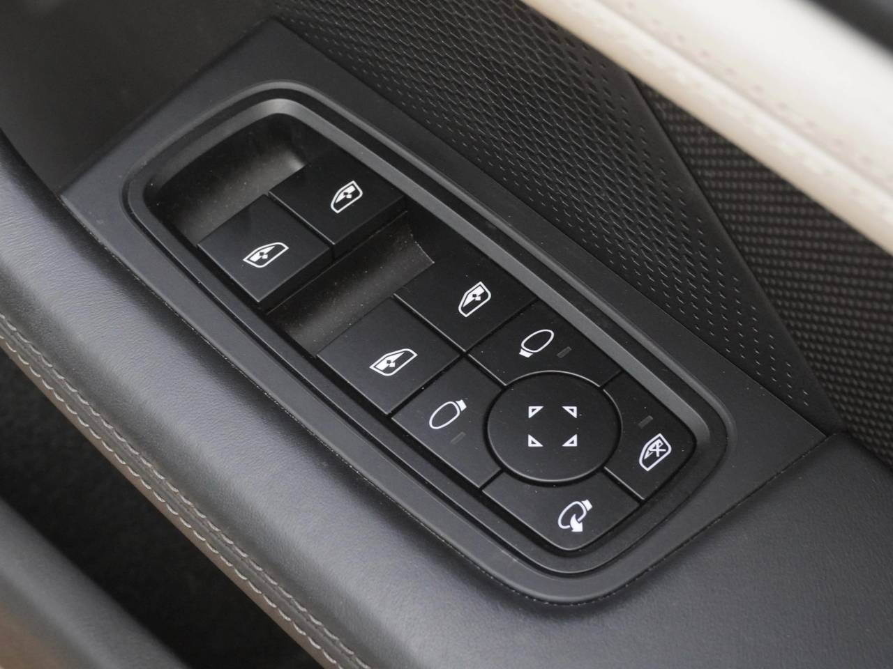 Taycan TURBO S CROSS TURISMO (3) image 44