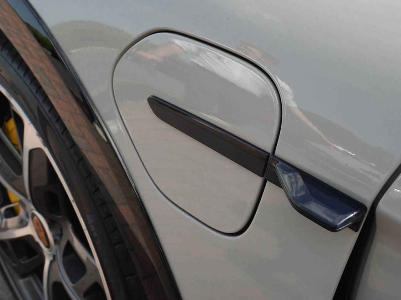 Taycan TURBO S CROSS TURISMO (3) image 19