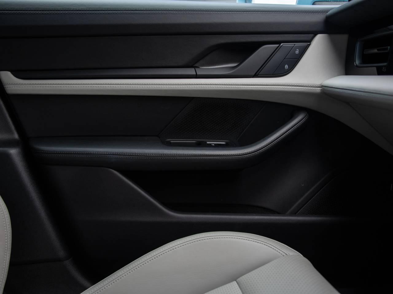 Taycan BASE SPORT TURISMO (8) image 31