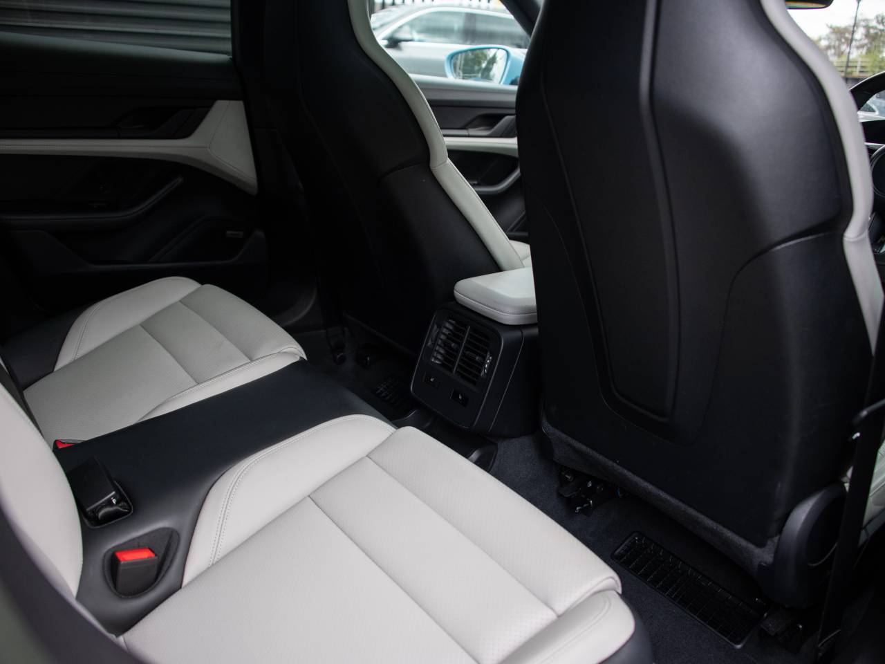 Taycan BASE SPORT TURISMO (8) image 28