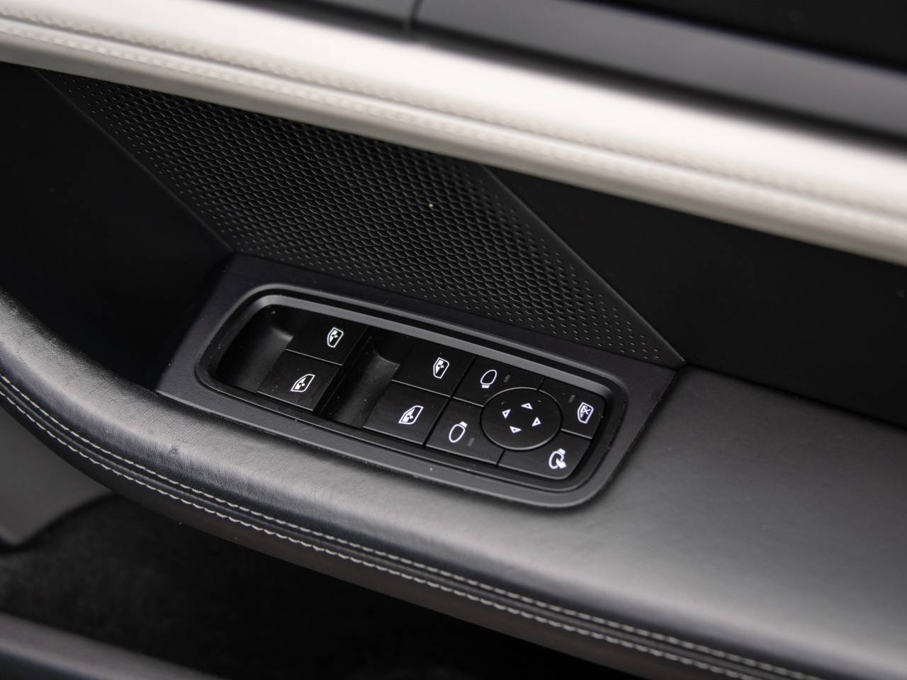 Taycan BASE SPORT TURISMO (8) image 27