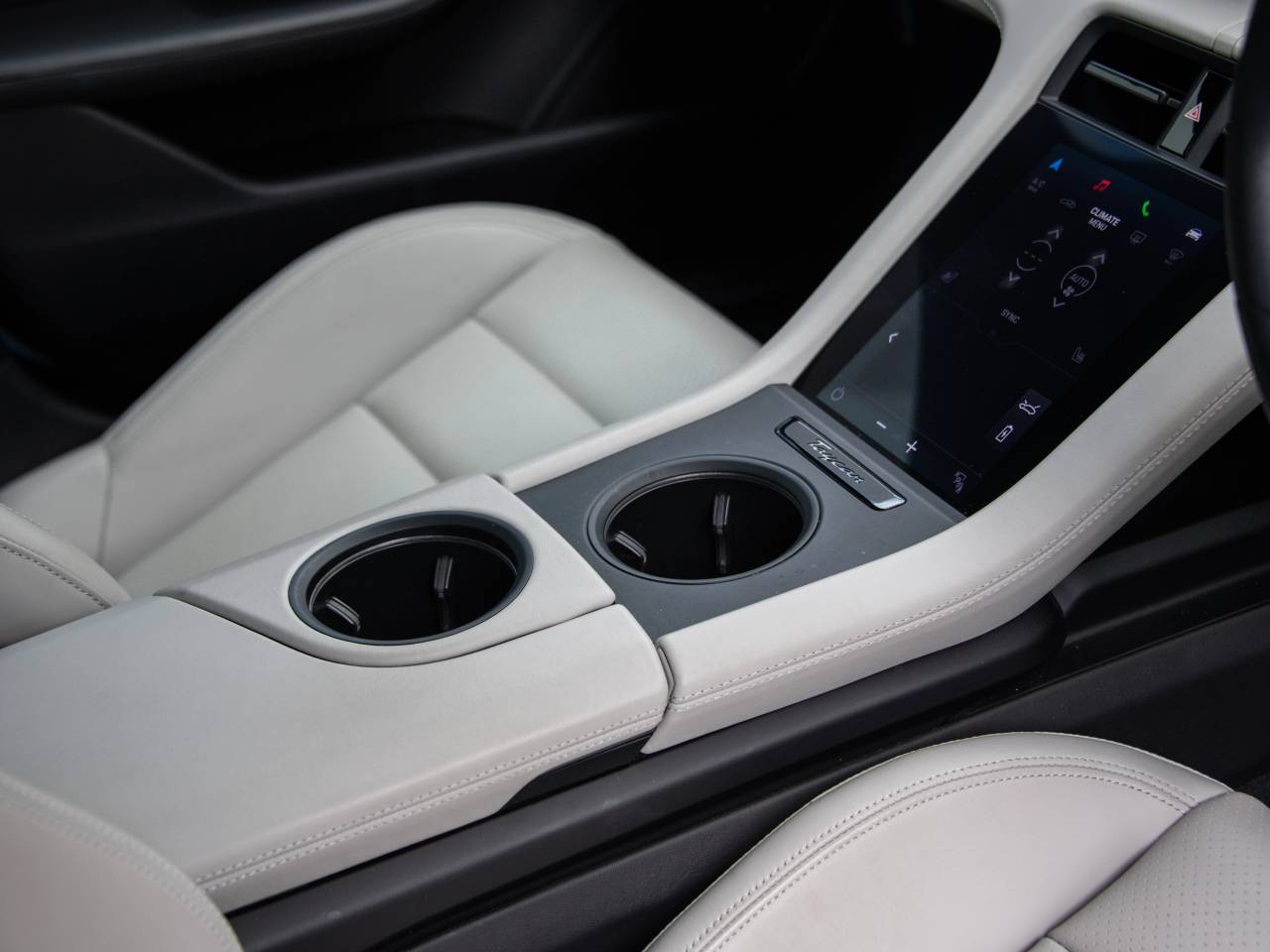Taycan BASE SPORT TURISMO (8) image 33