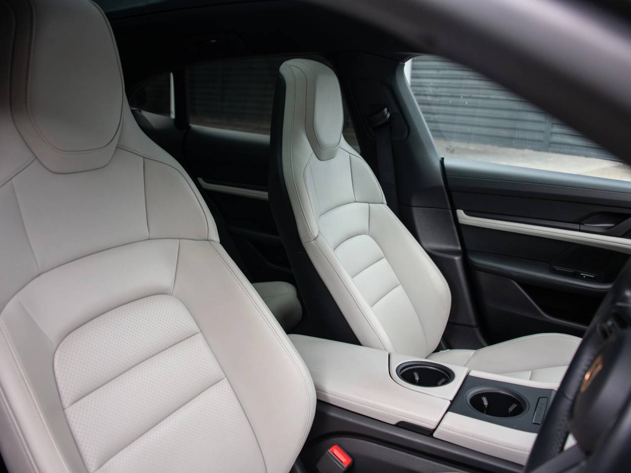 Taycan BASE SPORT TURISMO (8) image 05