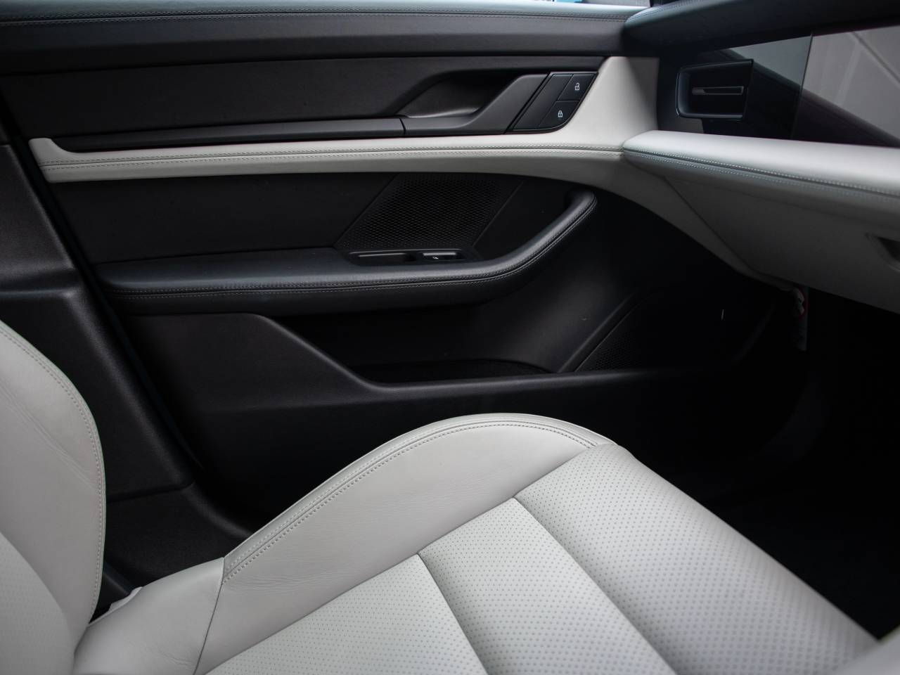 Taycan BASE SPORT TURISMO (8) image 34