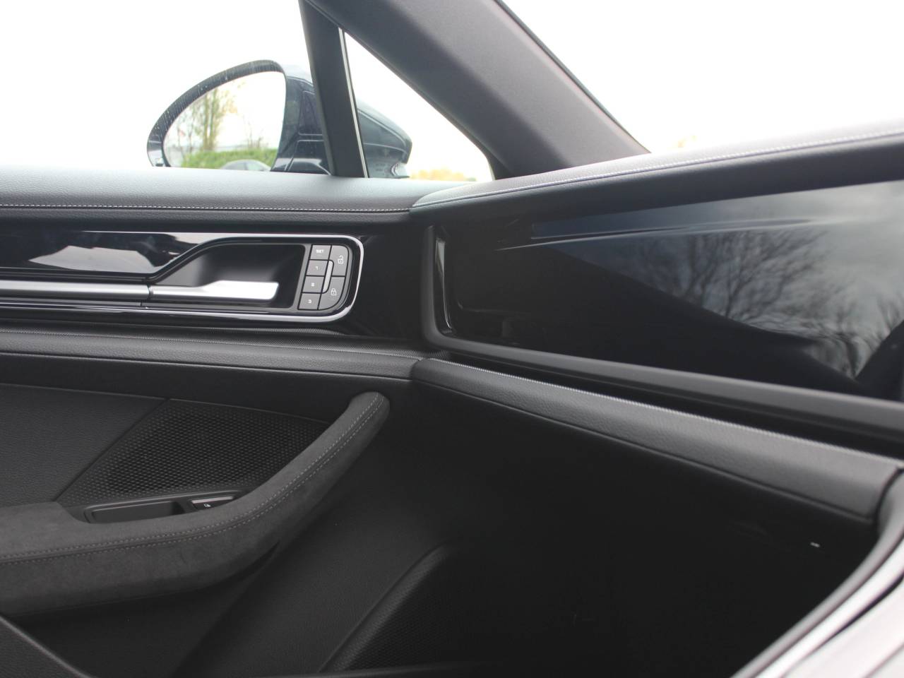 Panamera (2) image 32