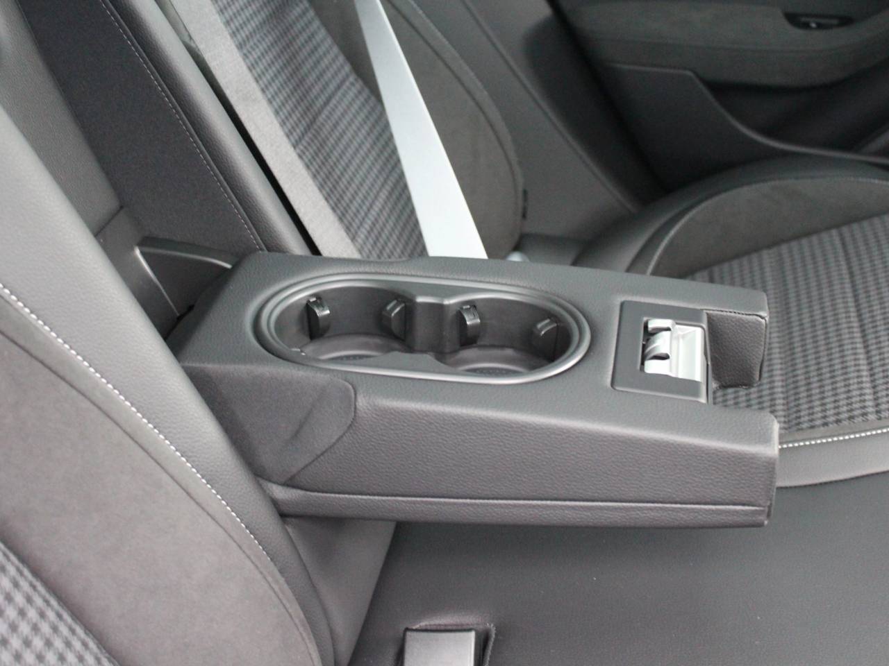 Panamera (2) image 37